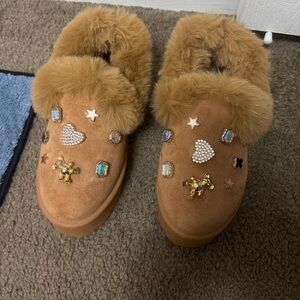 London Rag Zeta Women's Charm Detail Slip-On Winter Boots.